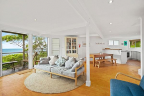 Peacefully Uphill 2-bed Home with Gorgeous Seaview